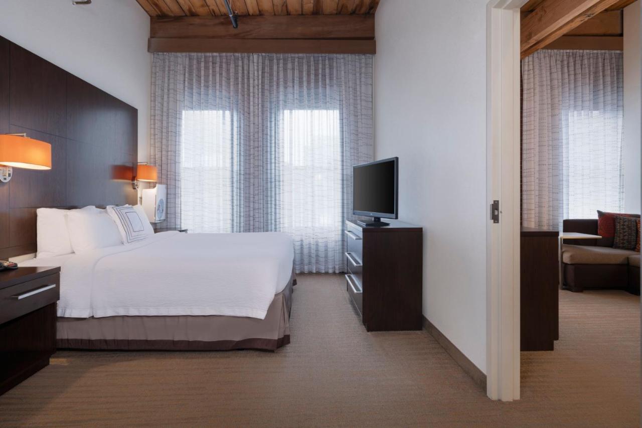 One-Bedroom King Suite