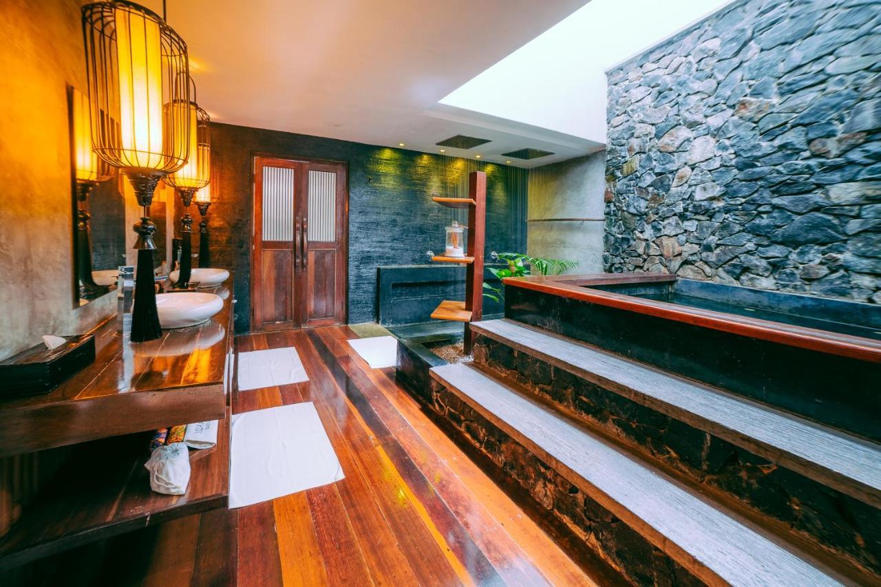 Luxe Crib Standing Shower Plunge Pool