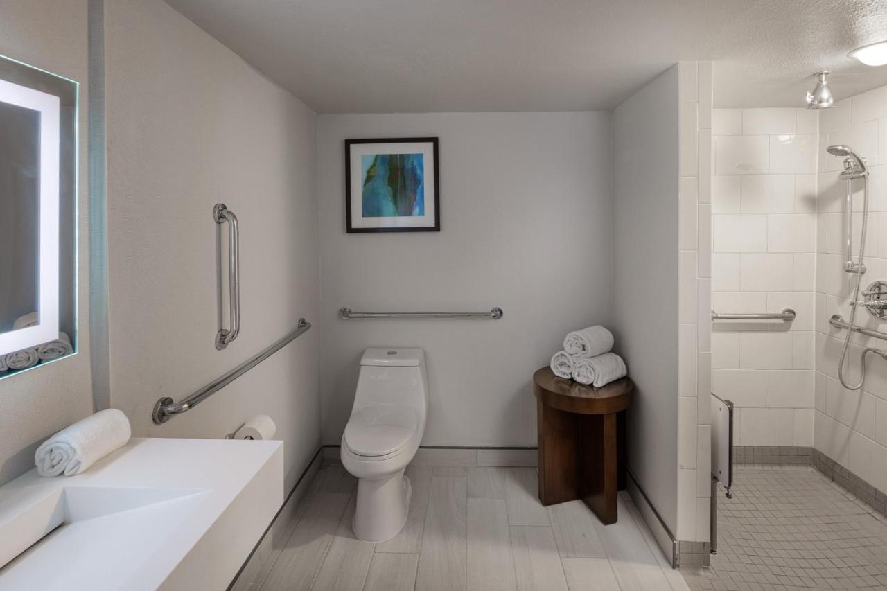 King Room - Hearing Accessible,1449423232:JPEG