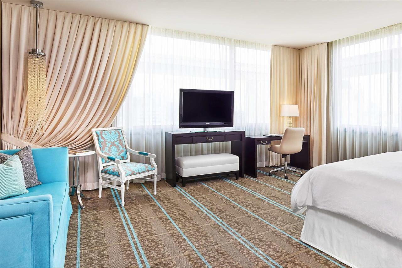 Deluxe Guest room 1 King City view