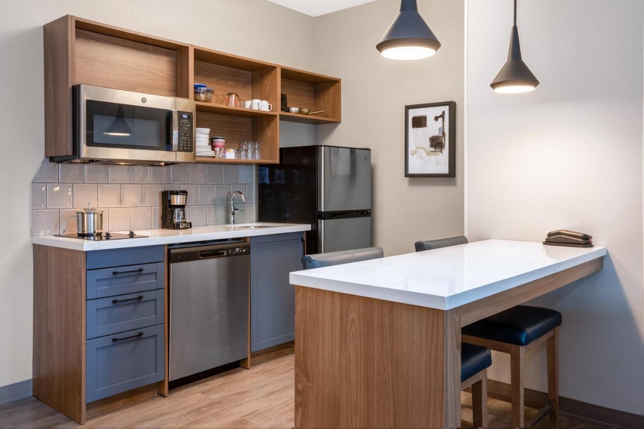 One-Bedroom King Suite - Non-Smoking