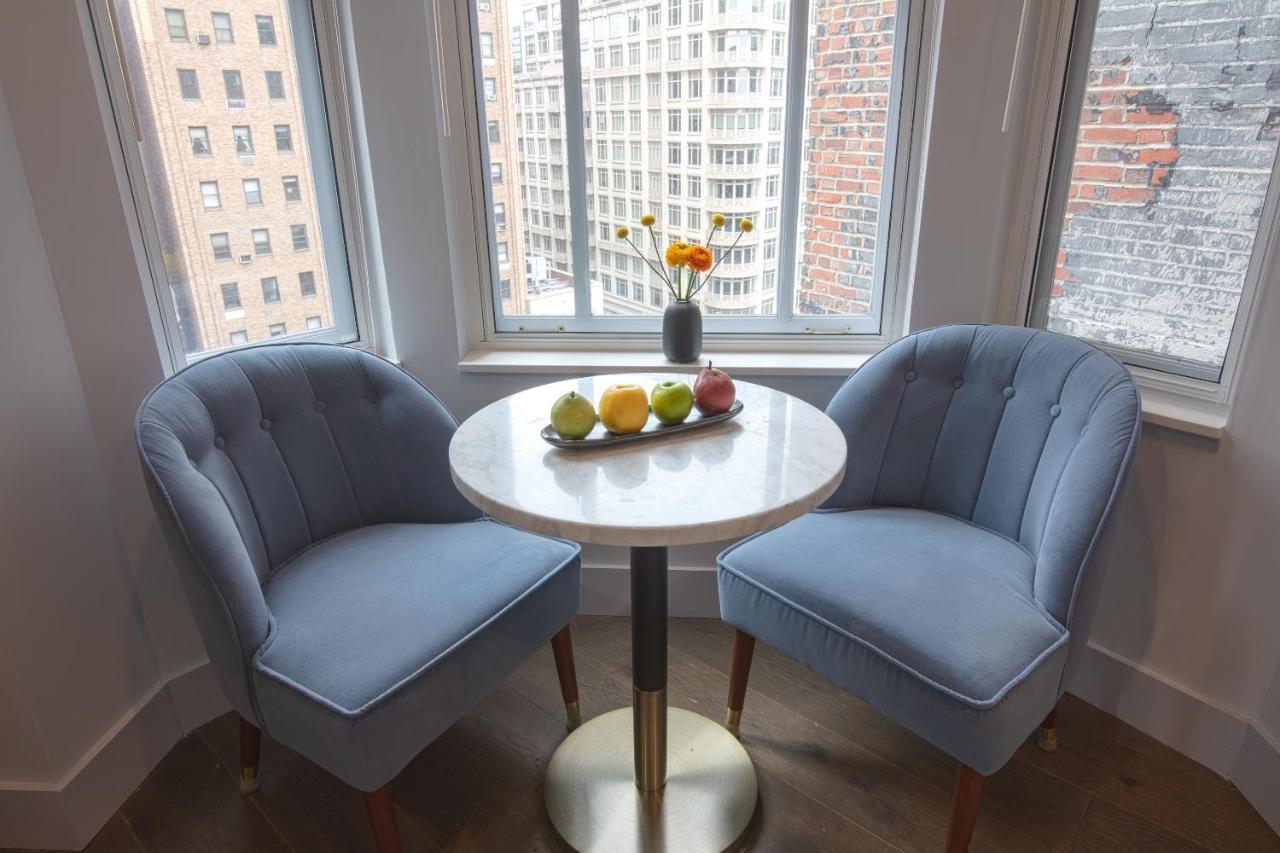 Parlor Suite 1 King Bed & Sofa Bed,1363815809:JPEG