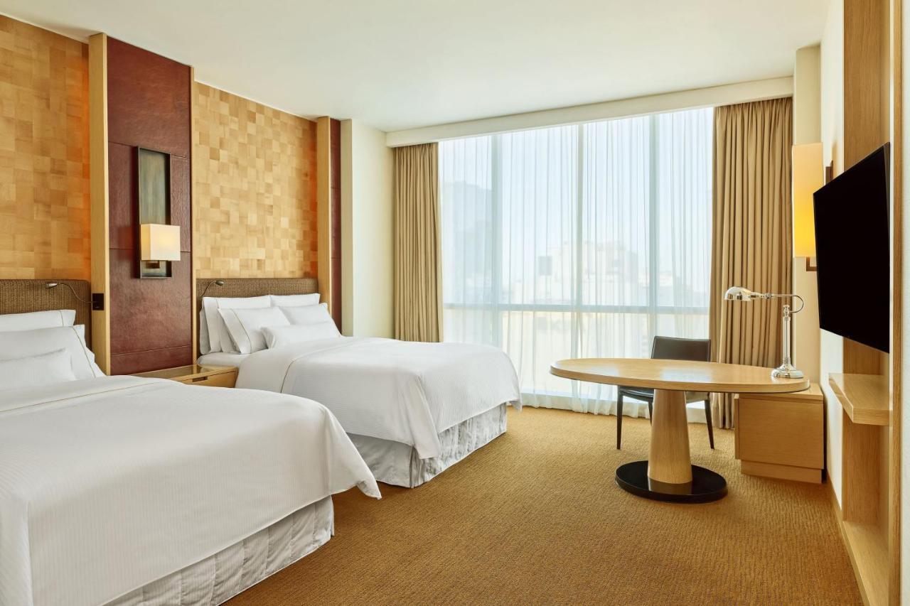 Deluxe Guest Room 2 Queen Low floor