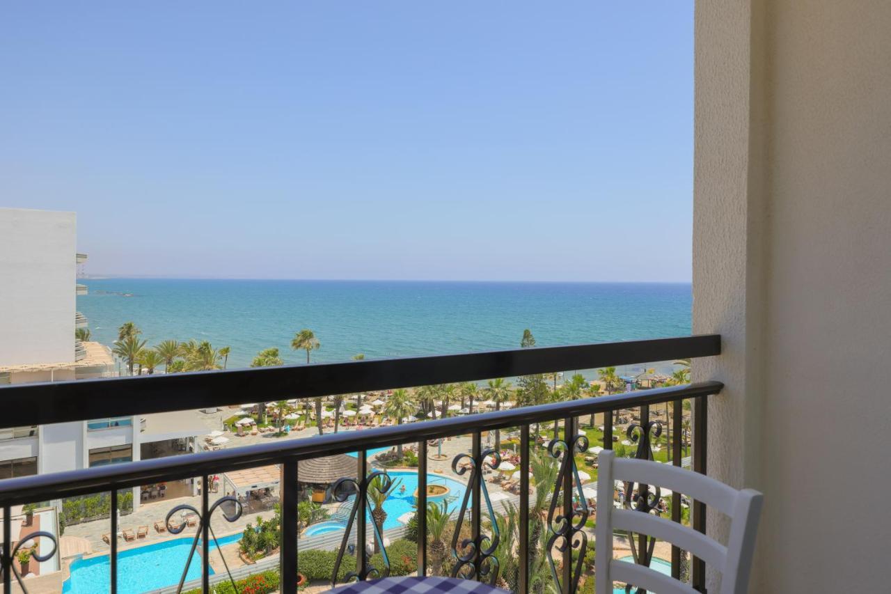 Deluxe Double or Twin Room Pool View