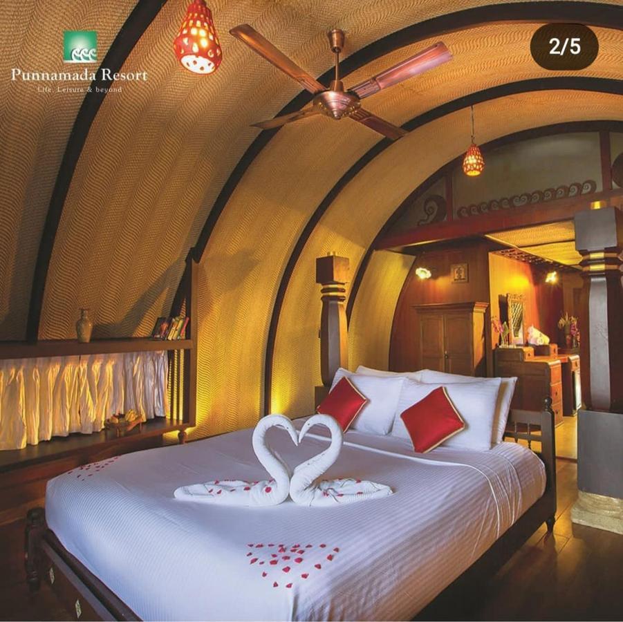 King Room with Complementary Hi-Tea Experience, Village Walk and Shikara Cruise (45 minutes)