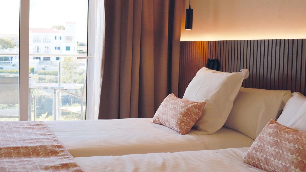 Double or Twin Room Sea View