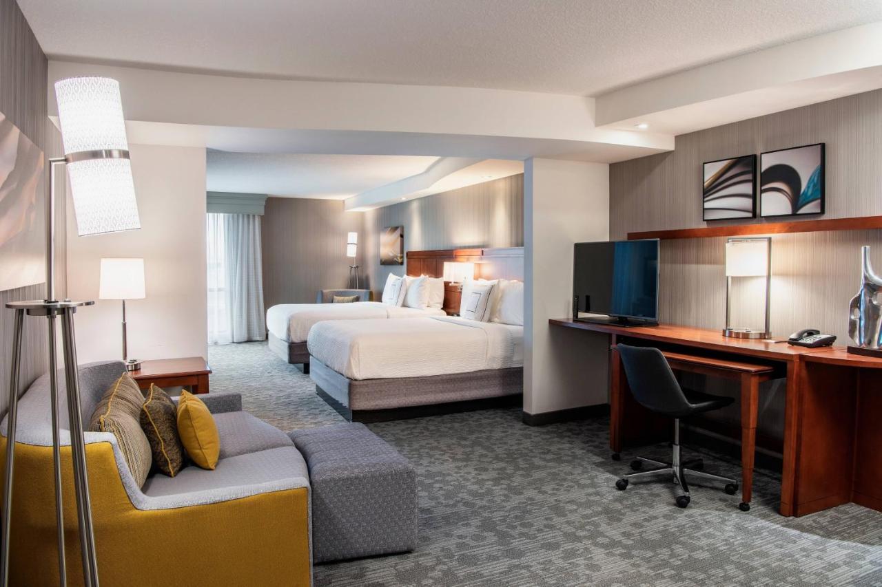 Larger Queen Room with Two Queen Beds & Sofabed,1381229909:JPEG