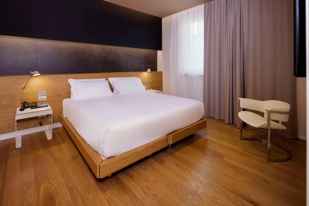 Classic Queen Room Single Bed