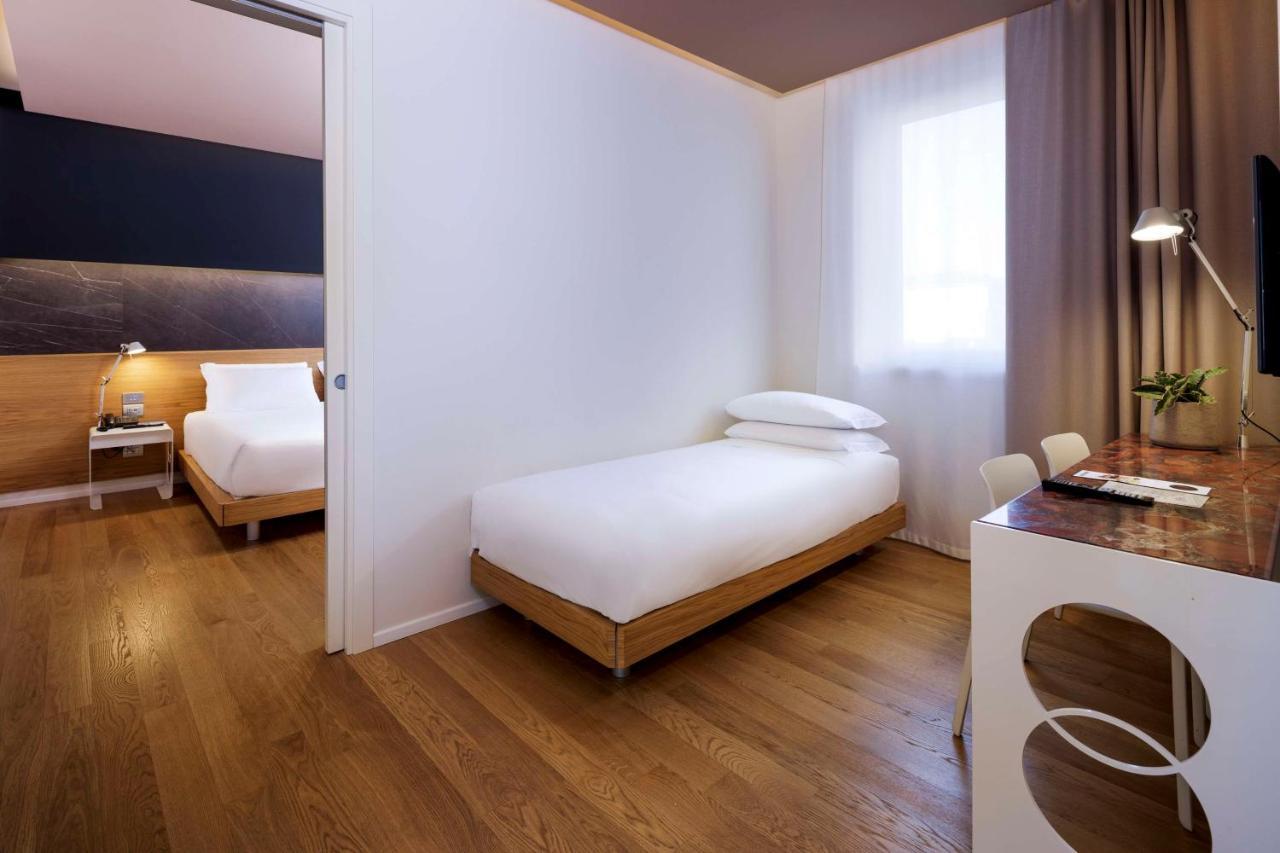 Classic Queen Room Single Bed