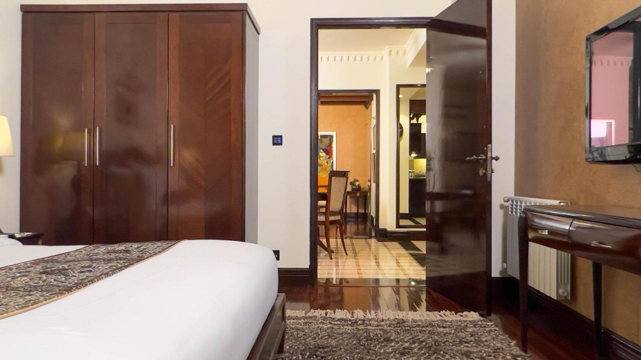 Royal Suite,1382357657:JPEG