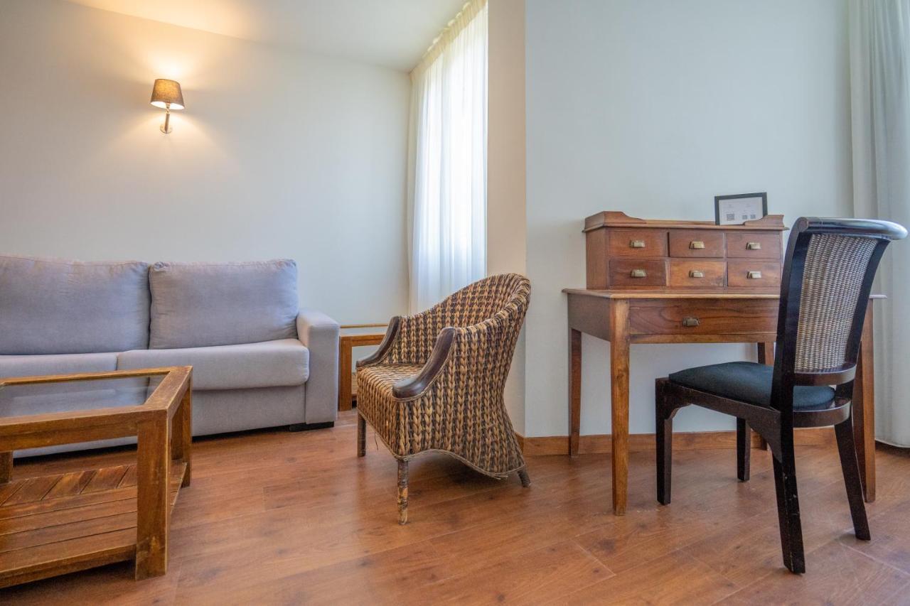 Deluxe Junior Suite,1386010148:JPEG