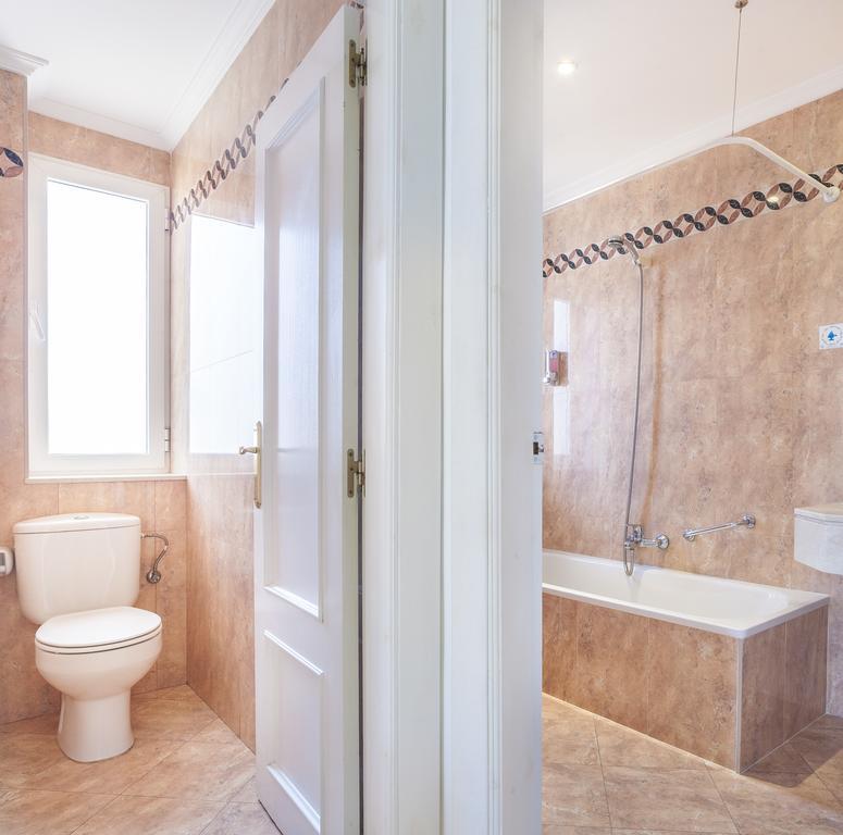 Double Room with Extra Bed (2 Adults + 1 Child),1436427823:JPEG