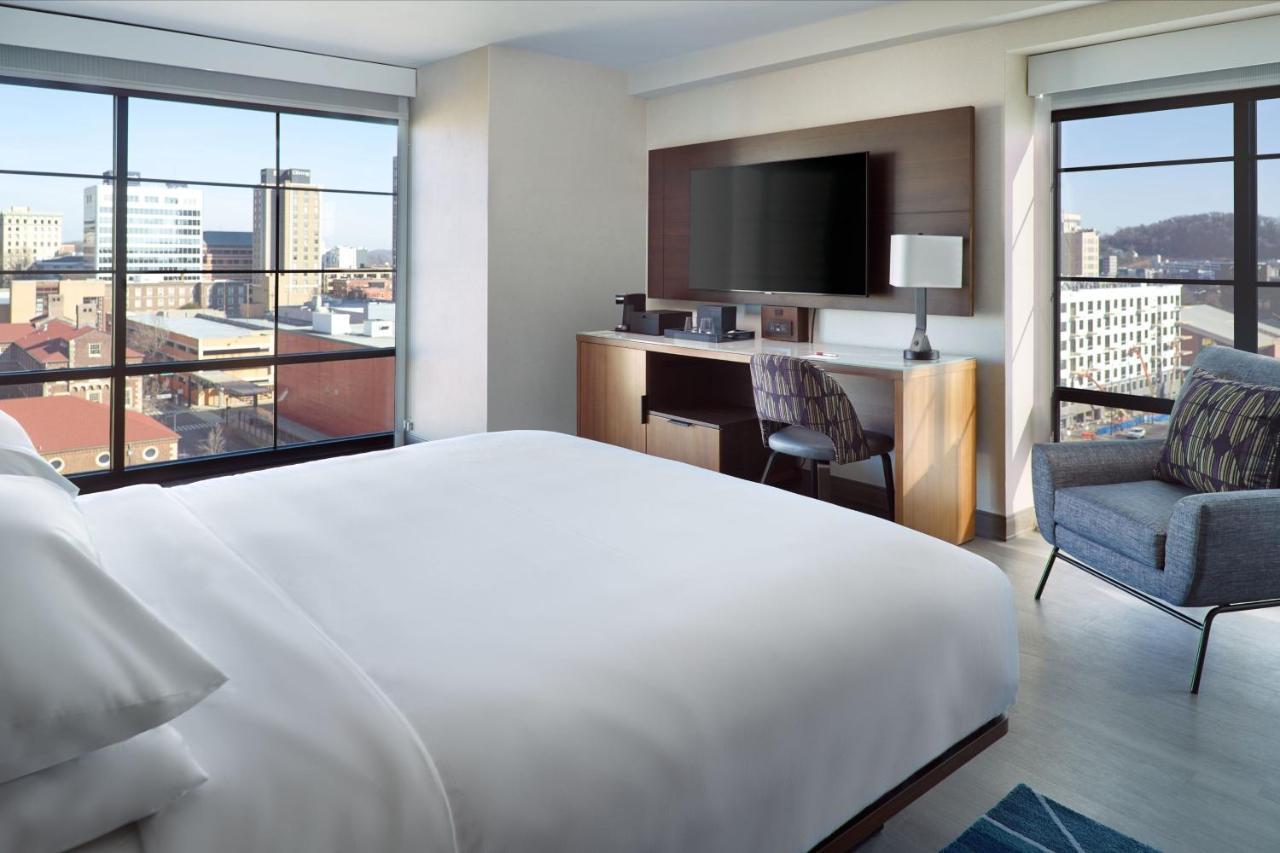 Executive King Room with Sofa Bed - Club Level