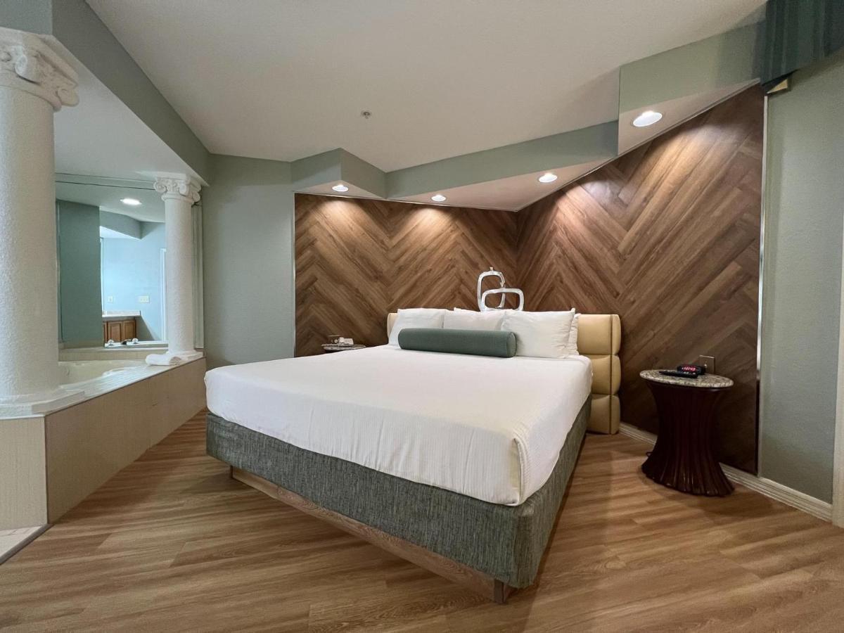 Deluxe One-Bedroom Suite
