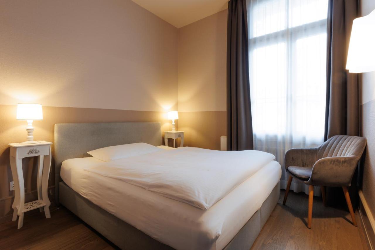 Tiny Room,1498626070:JPEG