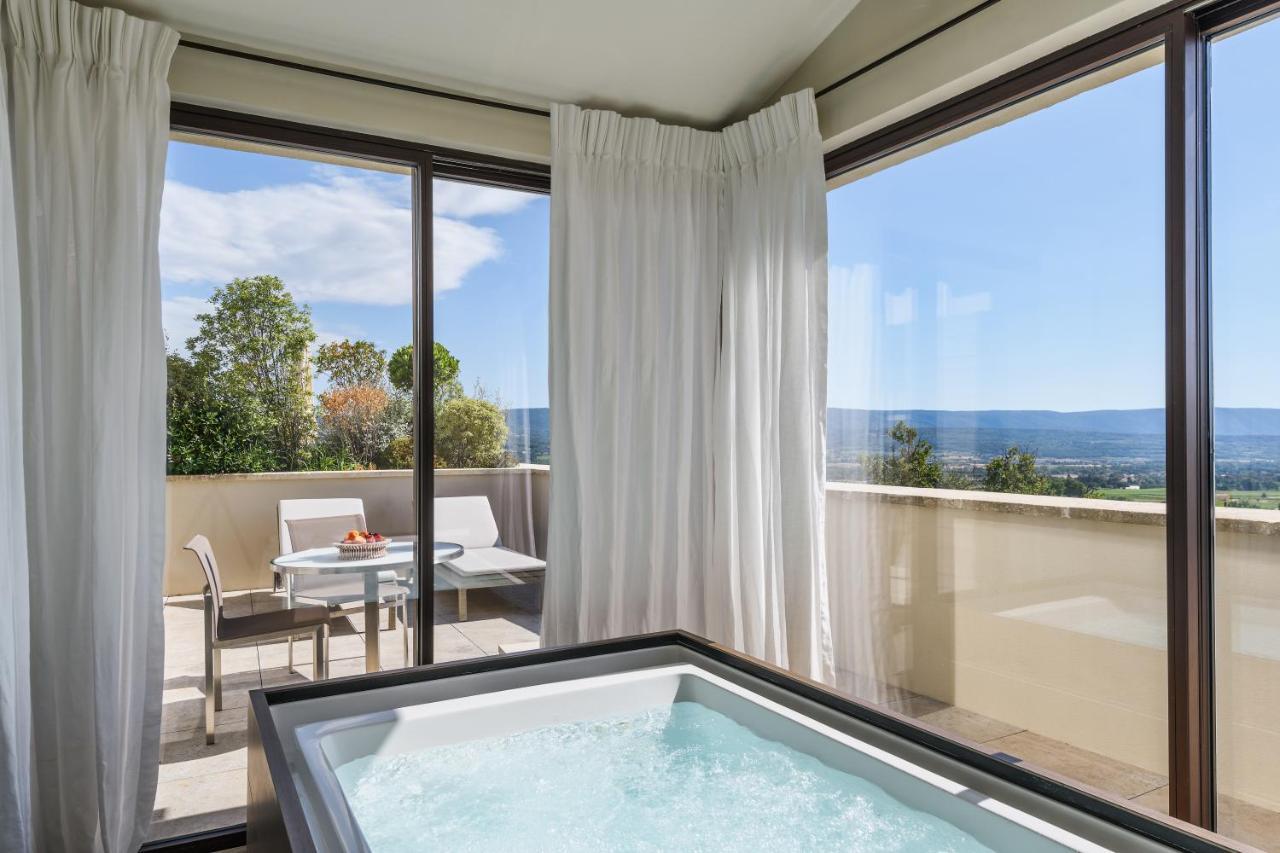 Deluxe Suite Spa Bath