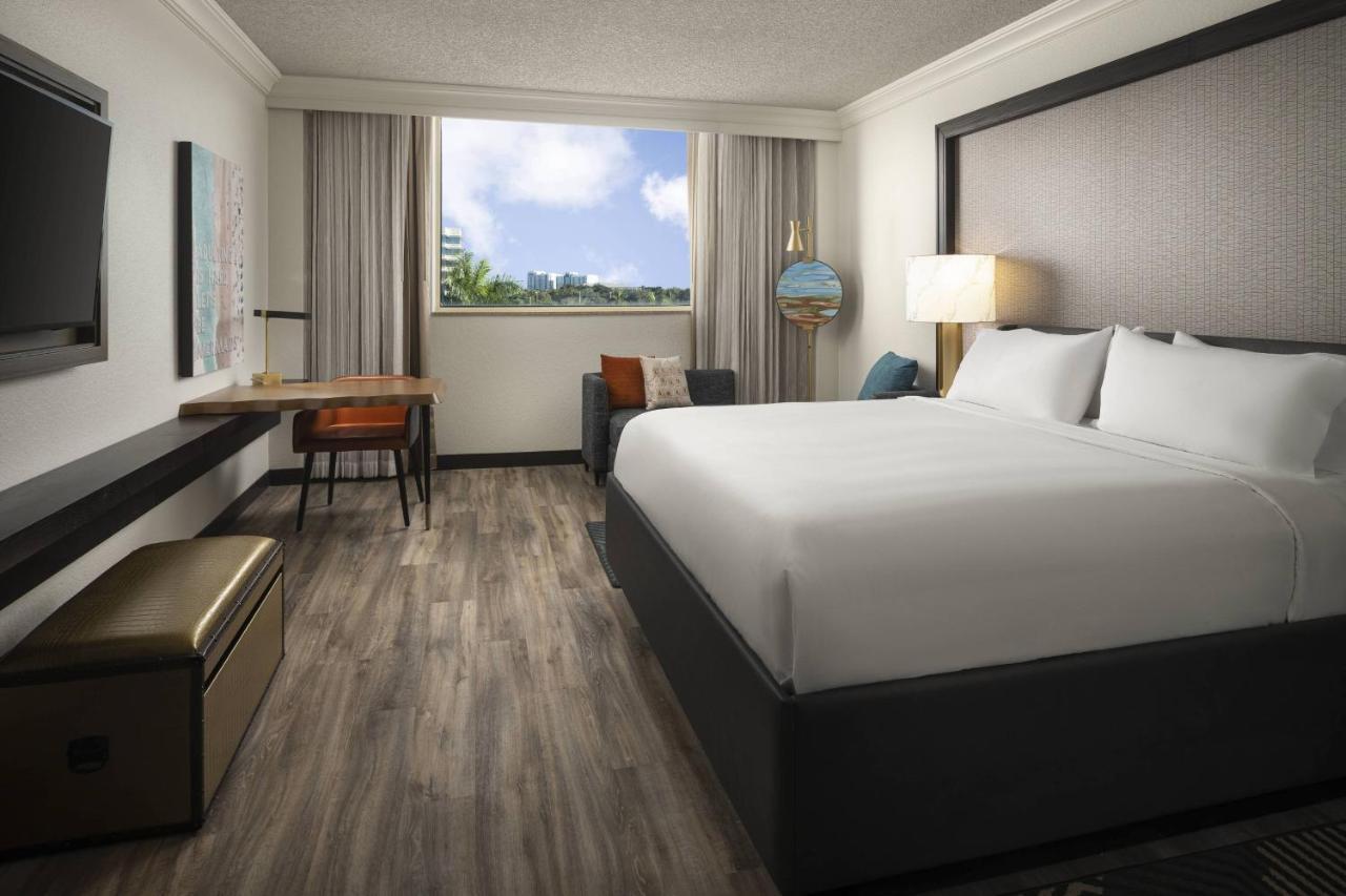 Lake View, Guest room, 1 King, Lake view,1394771426:JPEG