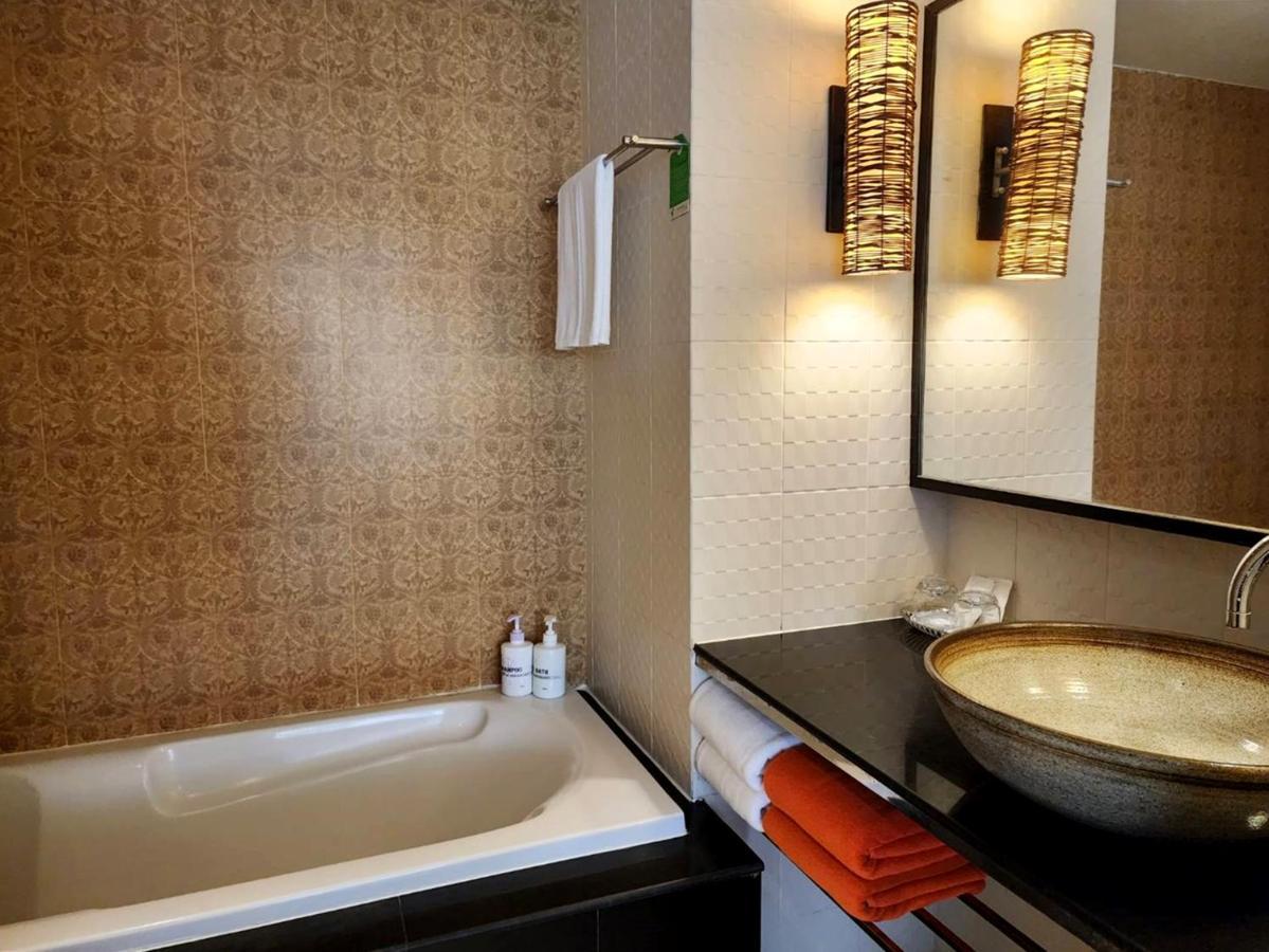 Deluxe Double or Twin Room Pool View