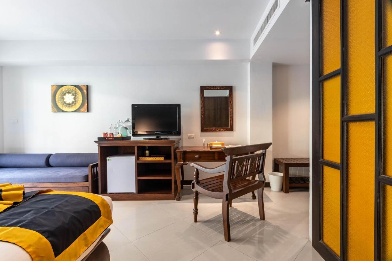 Deluxe Double or Twin Room Pool Access