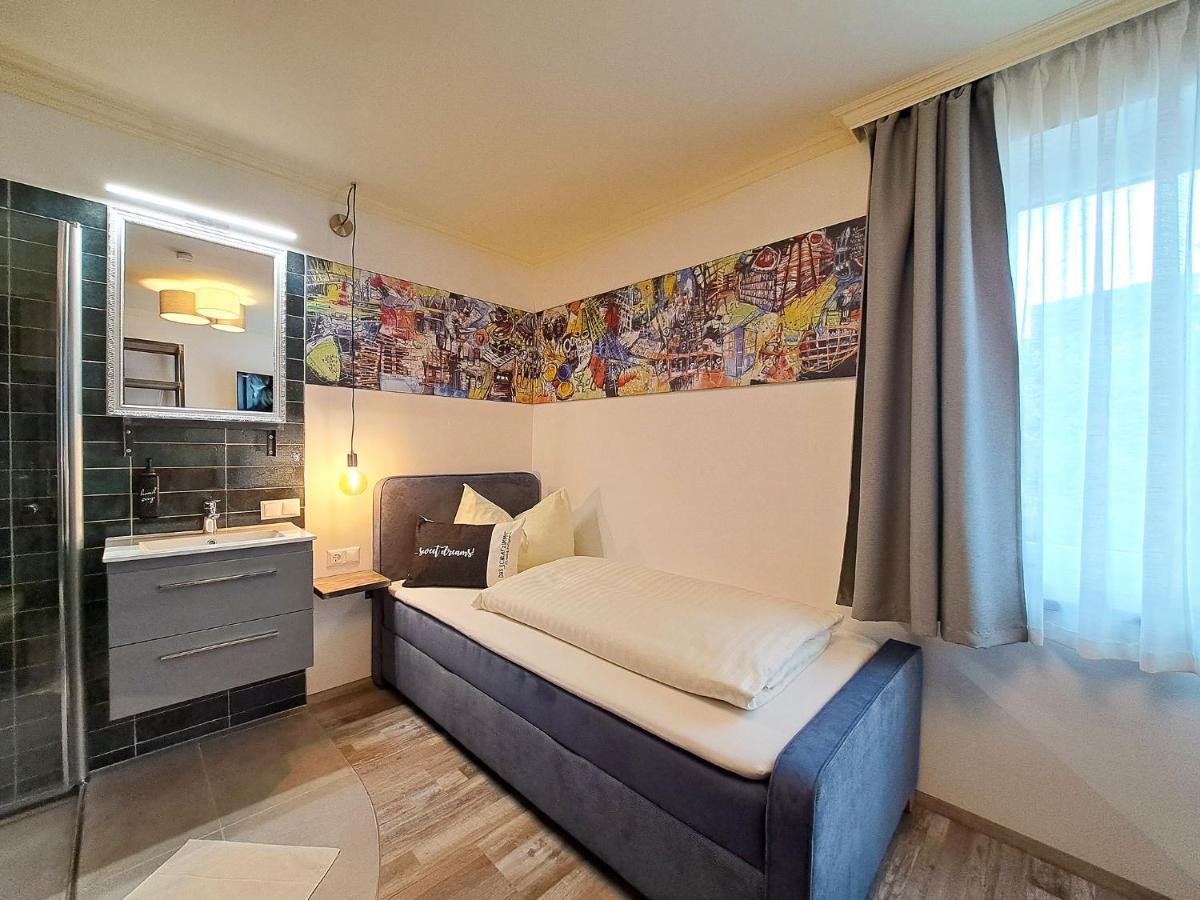 Single Room,1397342522:JPEG