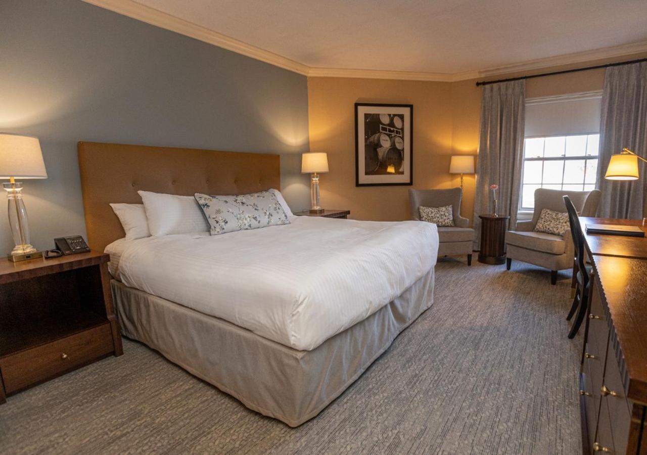 Traditional Queen Room,1555858564:JPEG