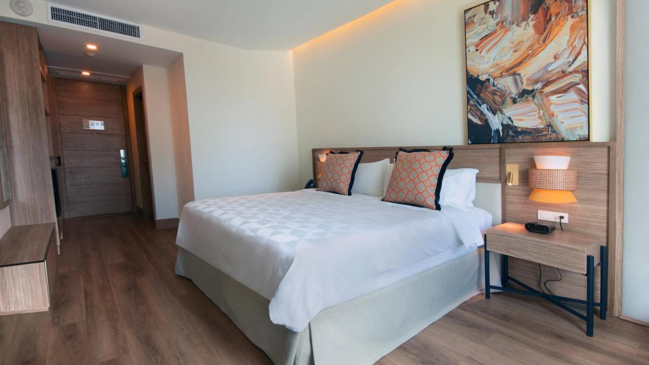 Standard King Room City View