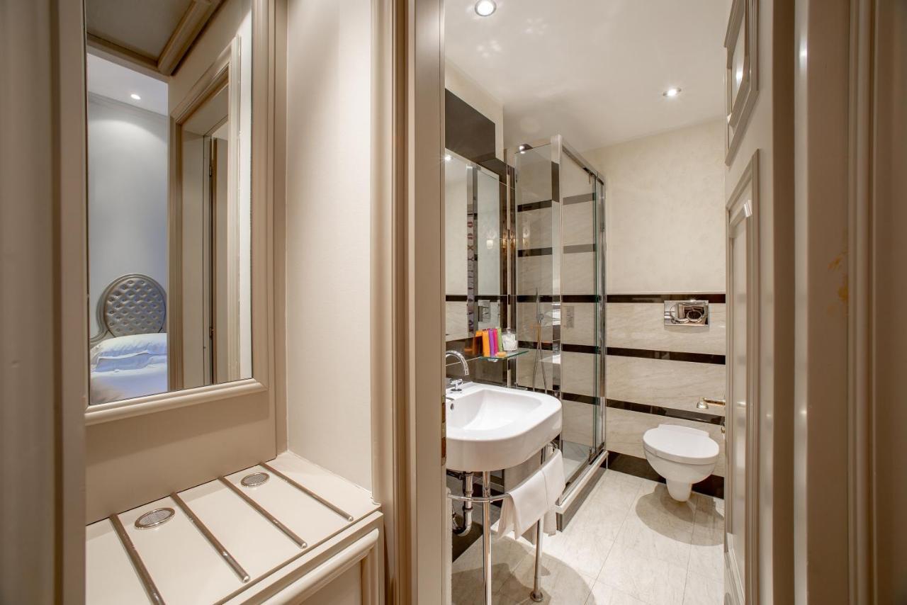Classic Double or Twin Room Lake View