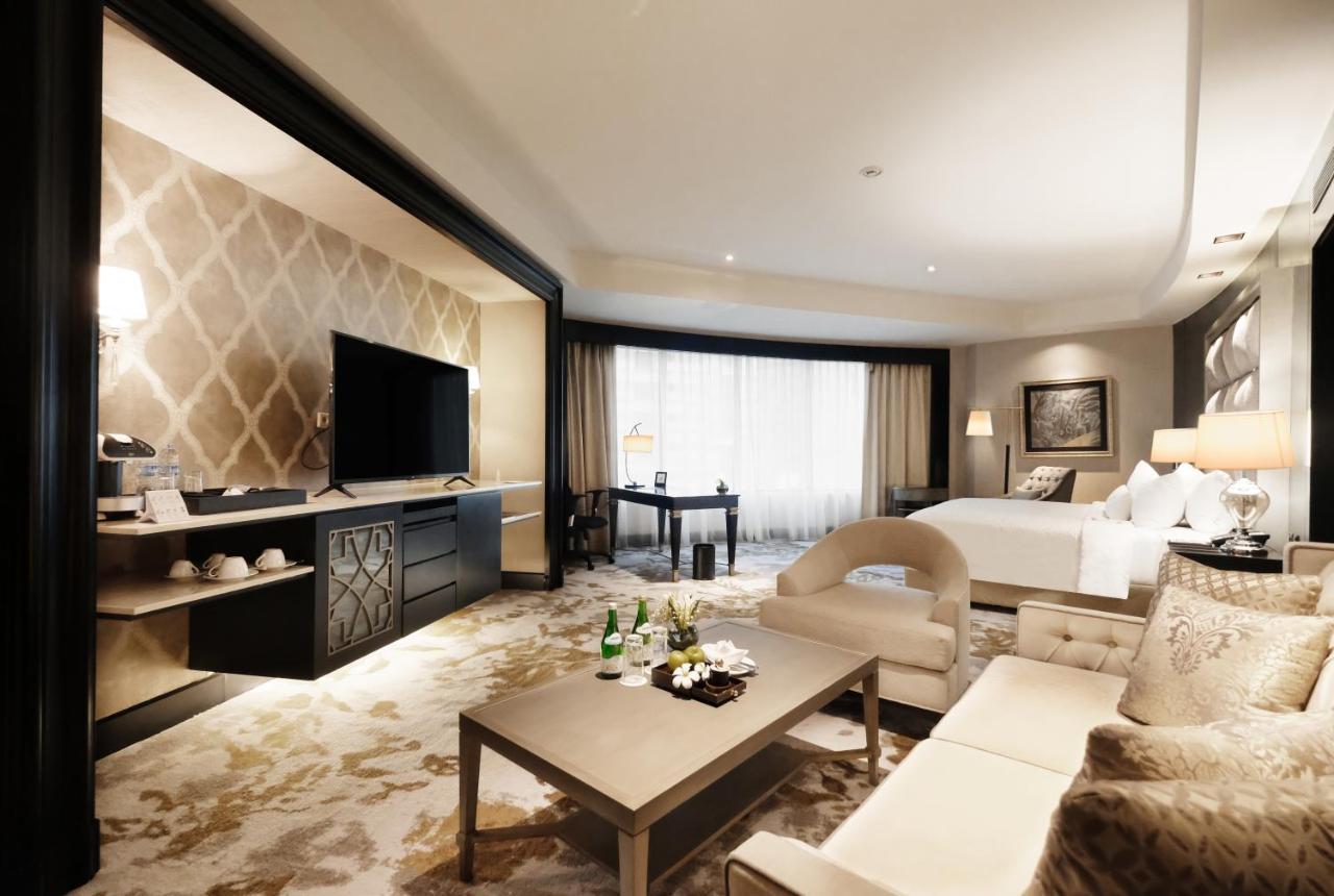 Studio Executive Suite