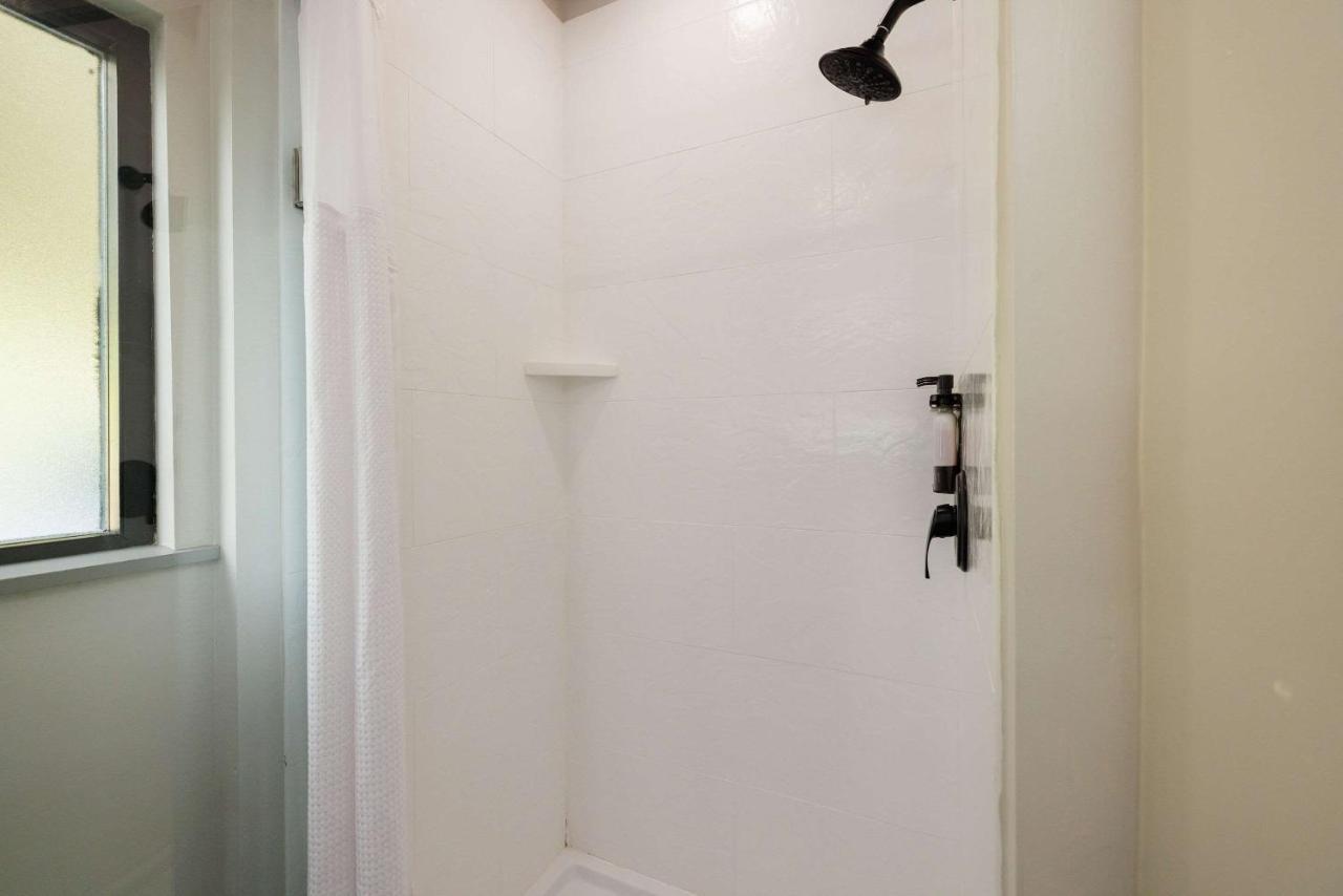 King Room - Non-Smoking,1404577148:JPEG