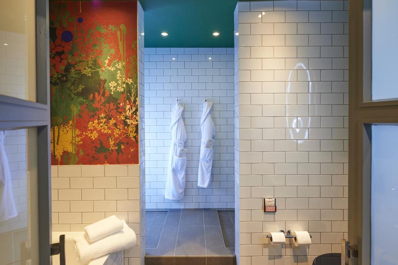 Signature Suite