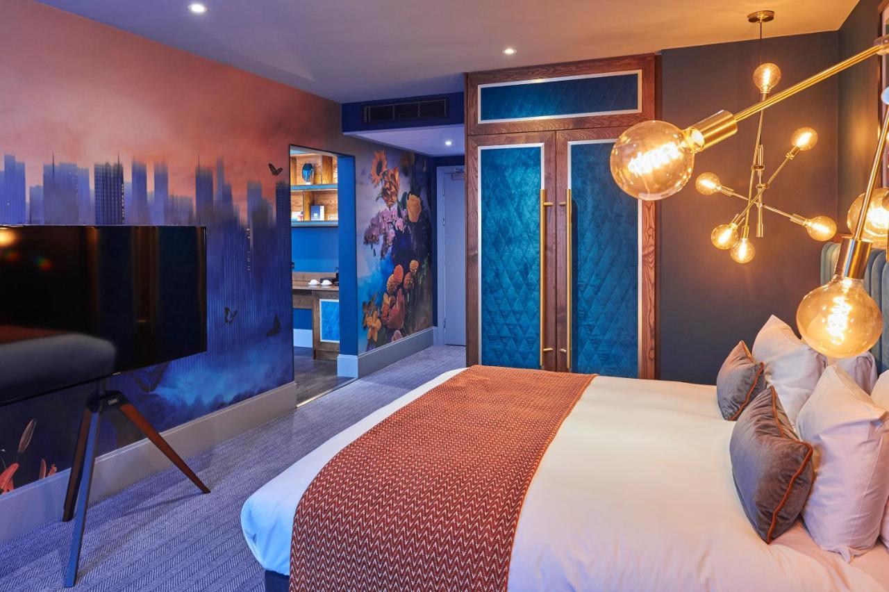 Signature Suite