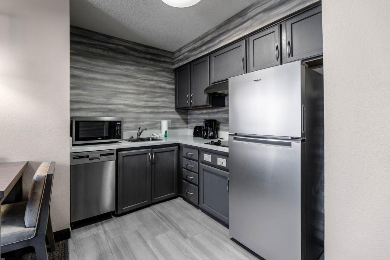 One-Bedroom Queen Suite,1404832946:JPEG