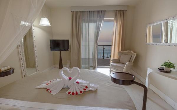 Romantic Double Room with Balcony and Sea View,1405859021:JPEG