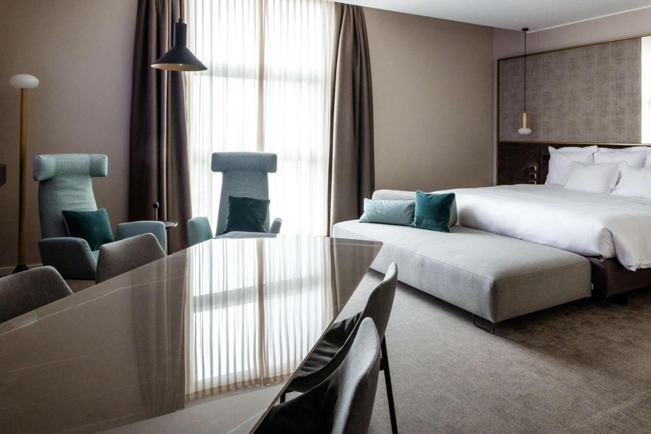 Deluxe One-Bedroom Junior King Suite