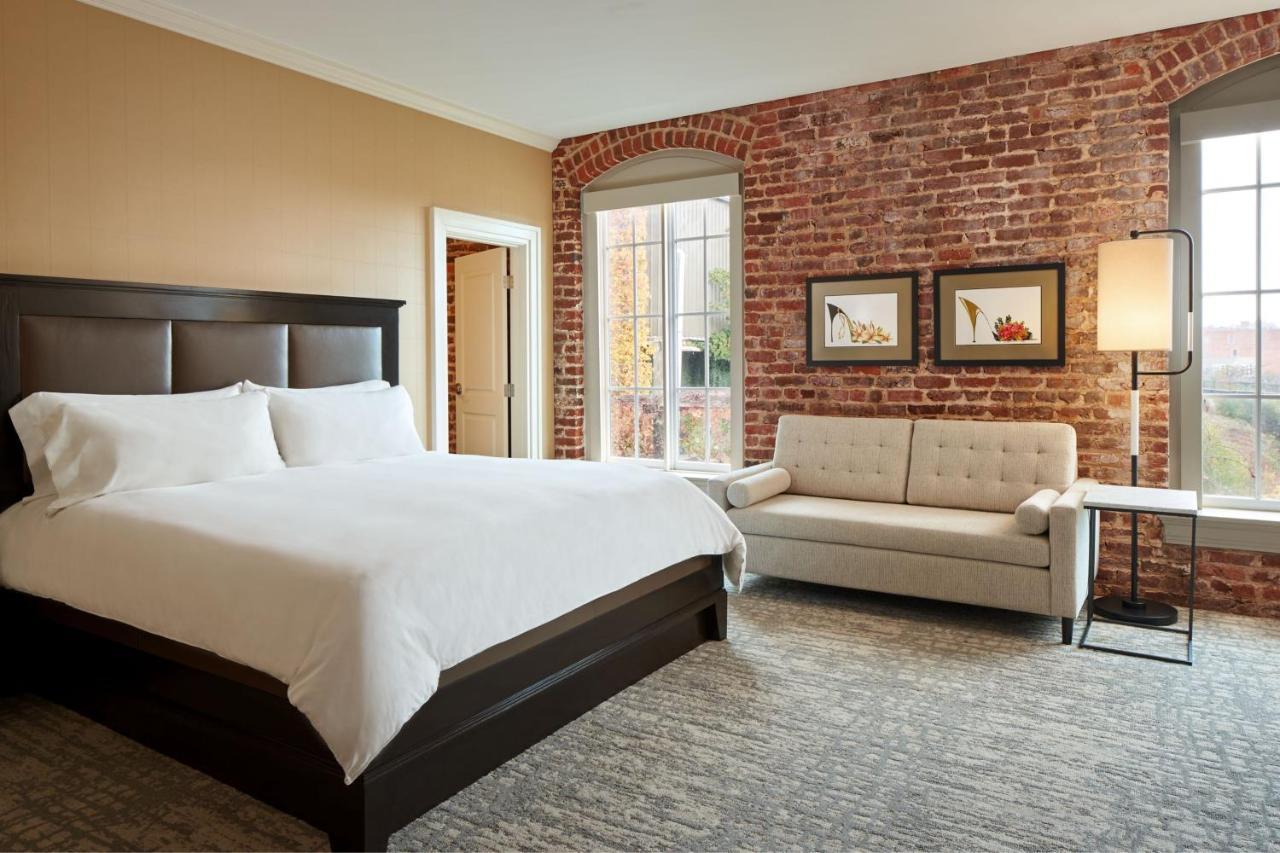 Premium King Room River View