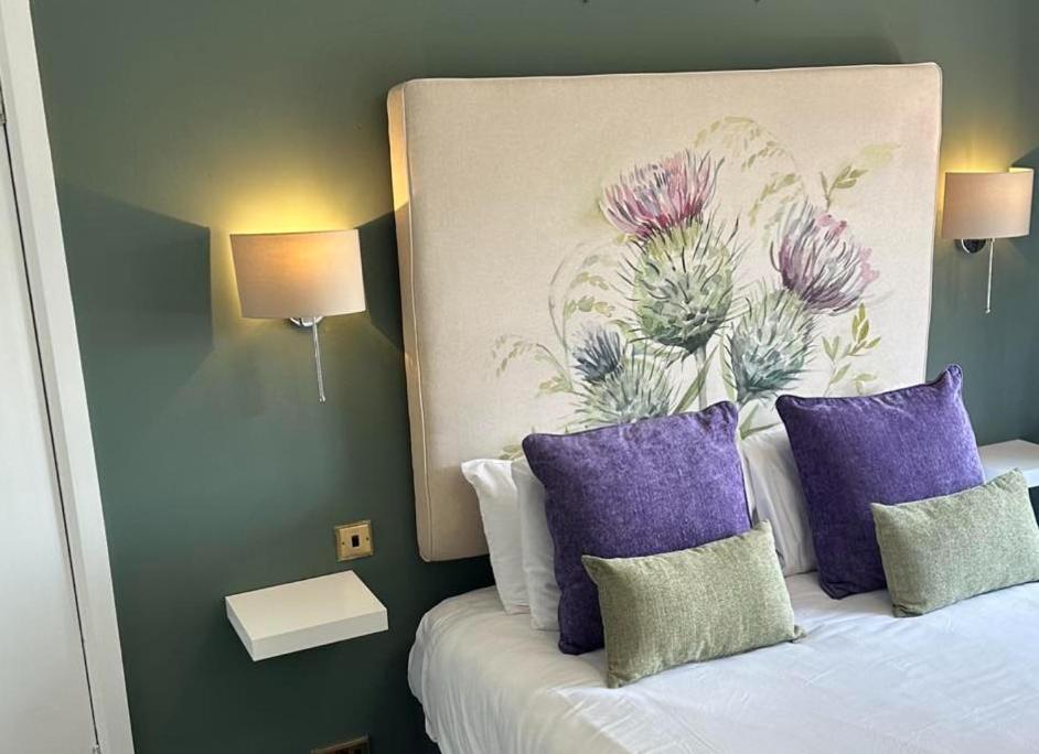 One-Bedroom Apartment,1409815421:JPEG