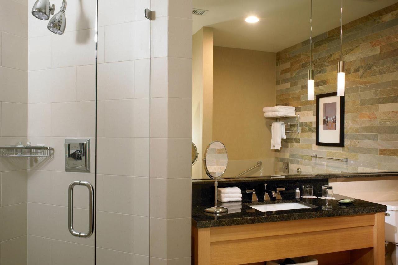 Guest Room, 1 King,1629397346:JPEG