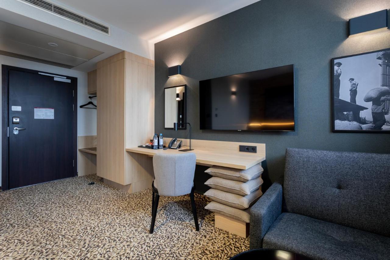 Premium River Side Room