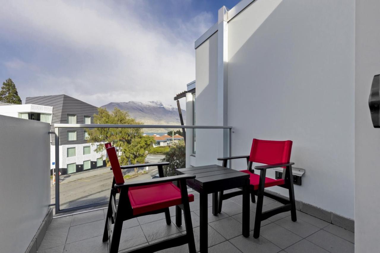 Superior Room Two Double Beds – Mountain View