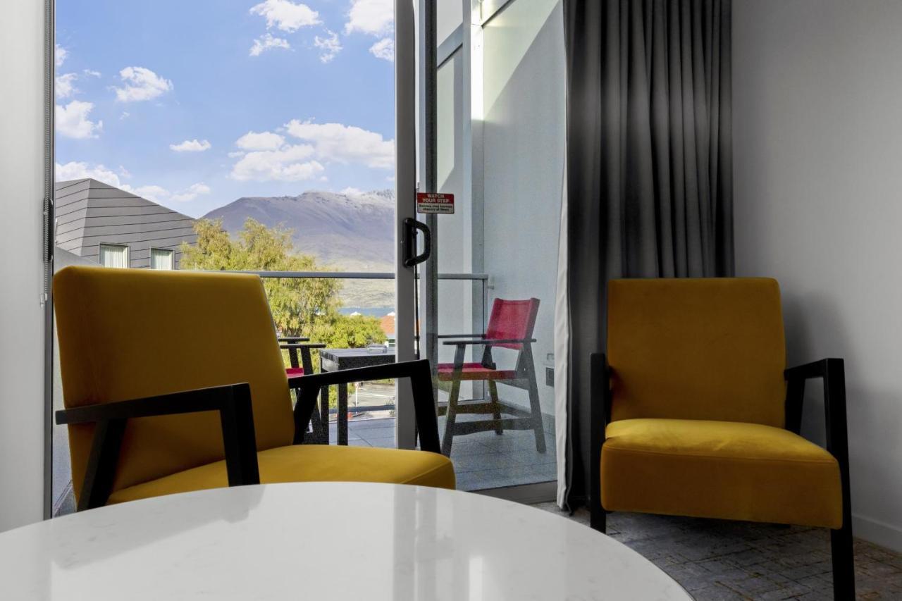 Superior Room Two Double Beds – Mountain View