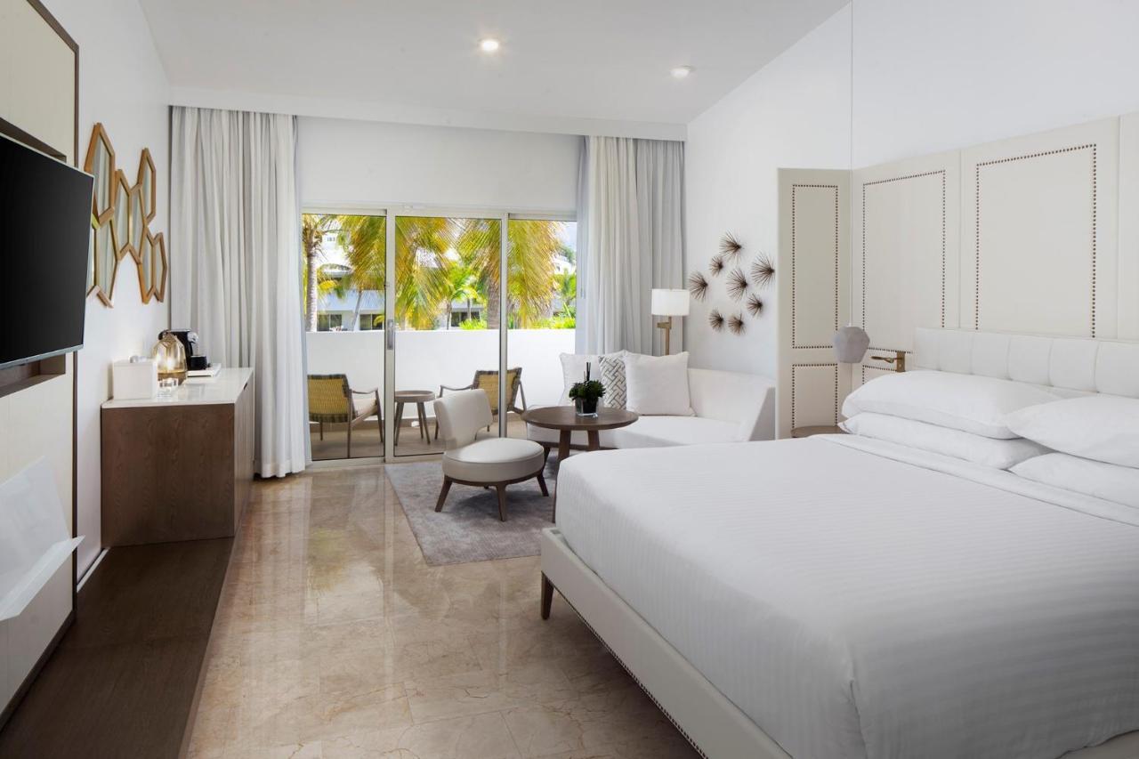 Deluxe King Room Garden View