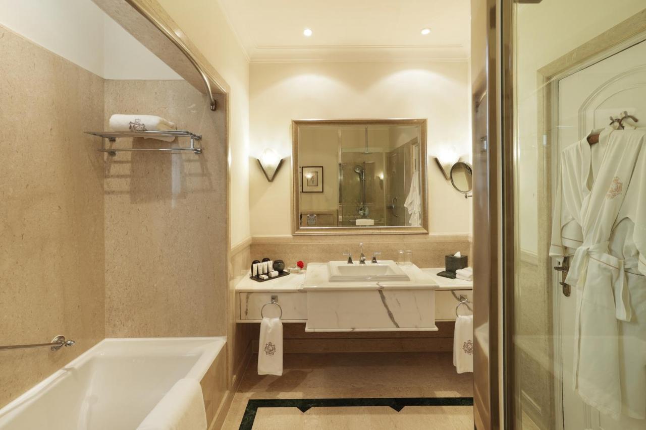 Heritage Room King Bed Property credit of INR 1800,1542771784:JPEG