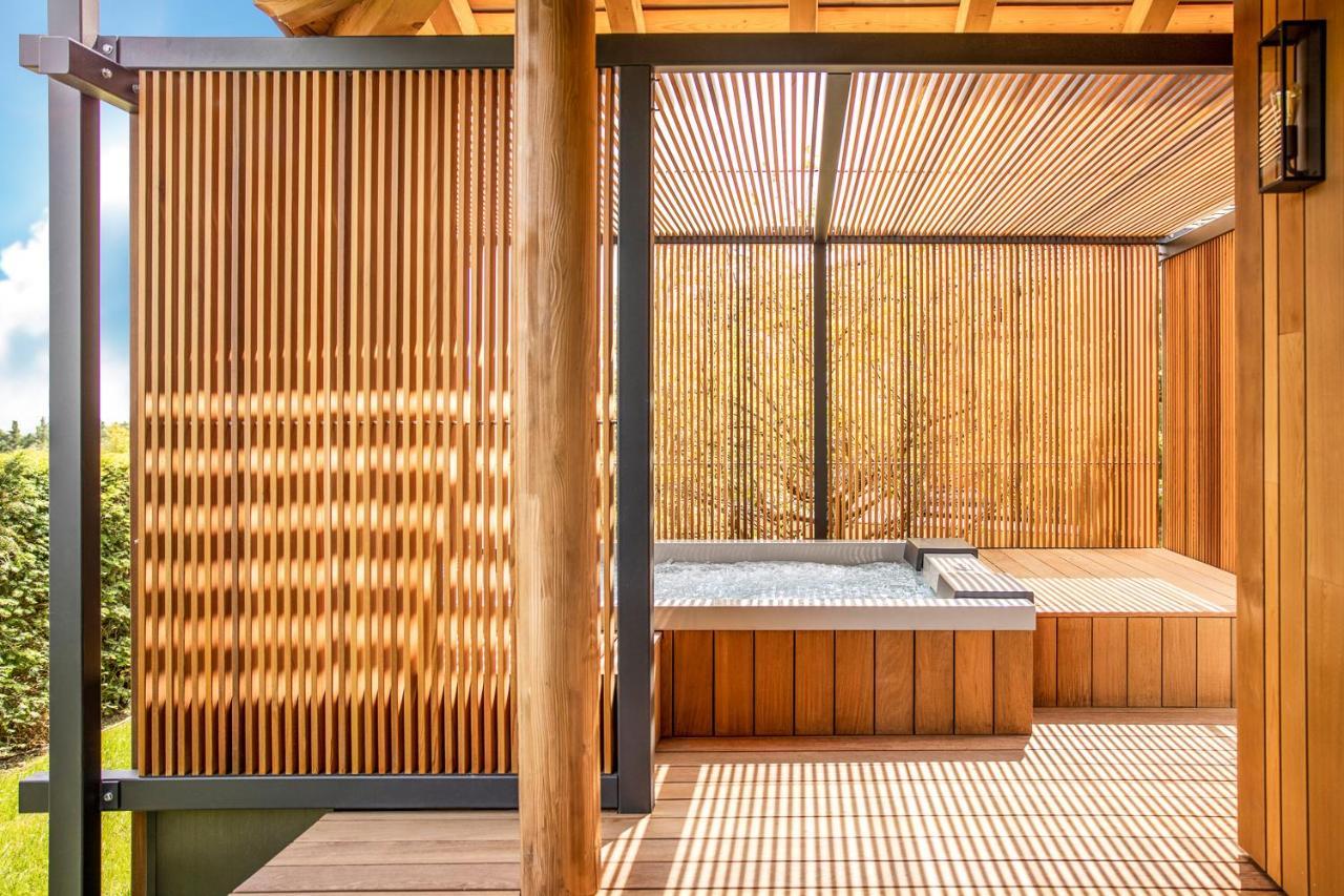 Lodge with jacuzzi,1416891426:JPEG