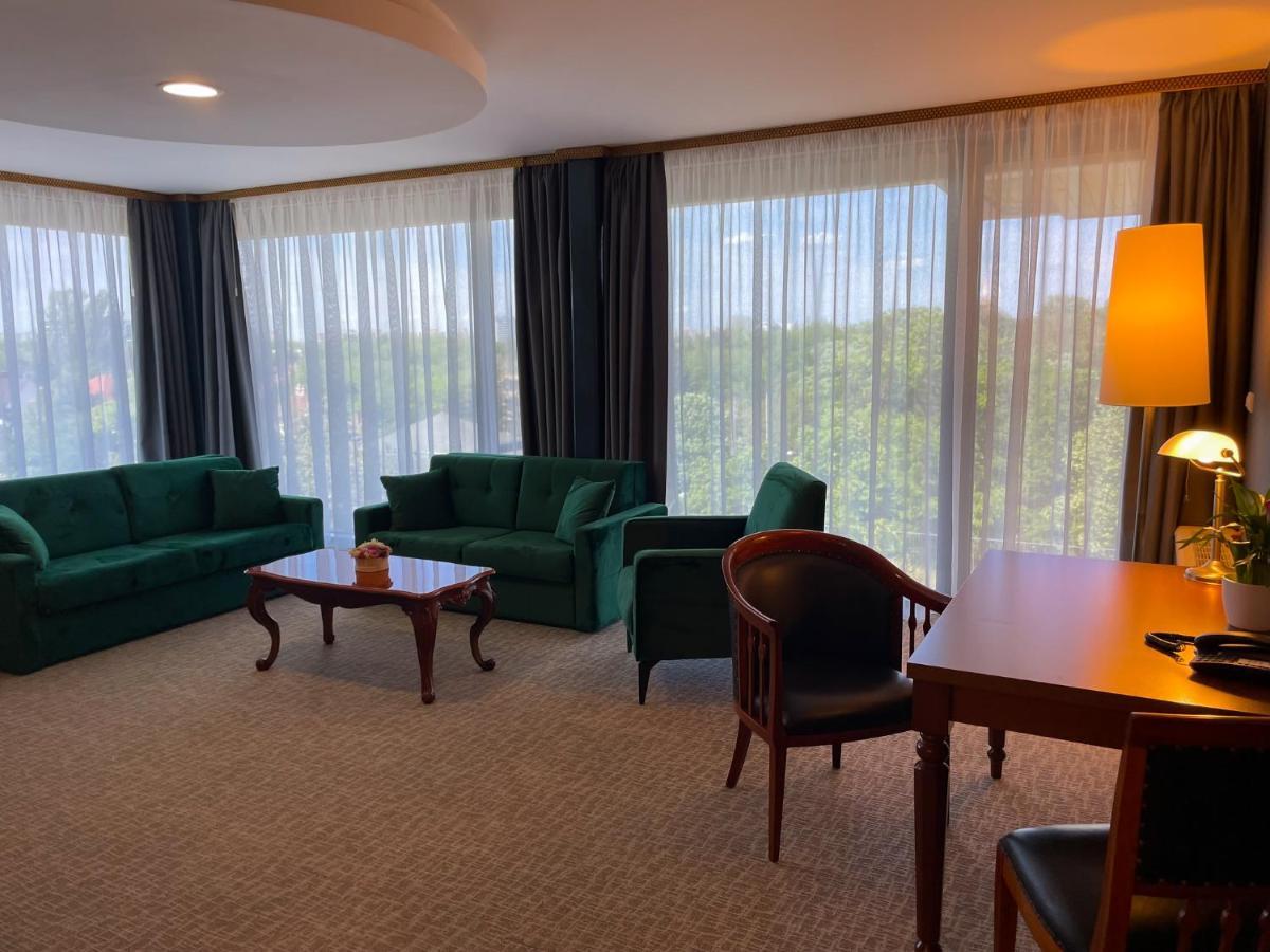 Royal Suite,1417426473:JPEG