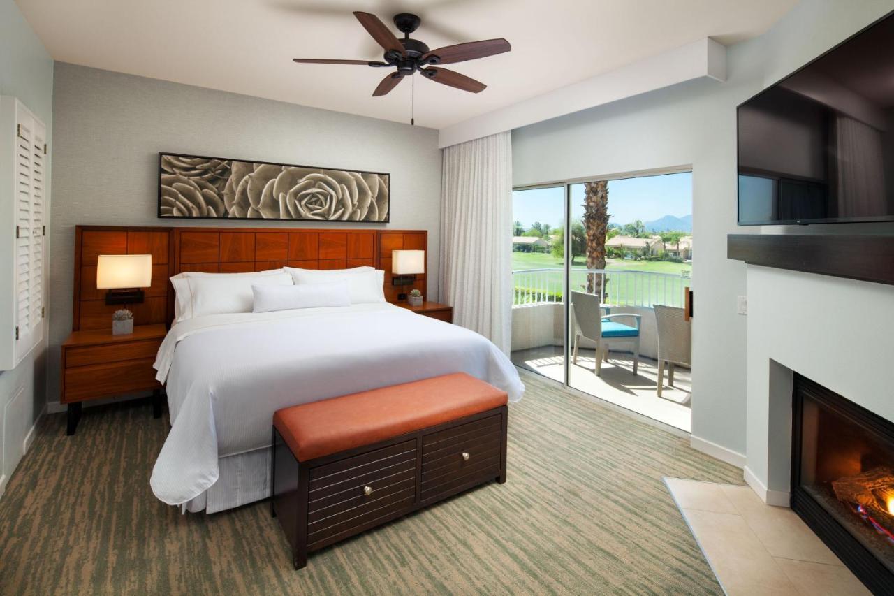 One-Bedroom Villa Balcony Whirlpool