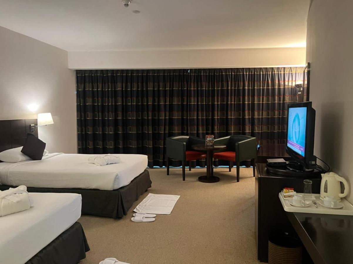 Twin Room,1425553813:JPEG