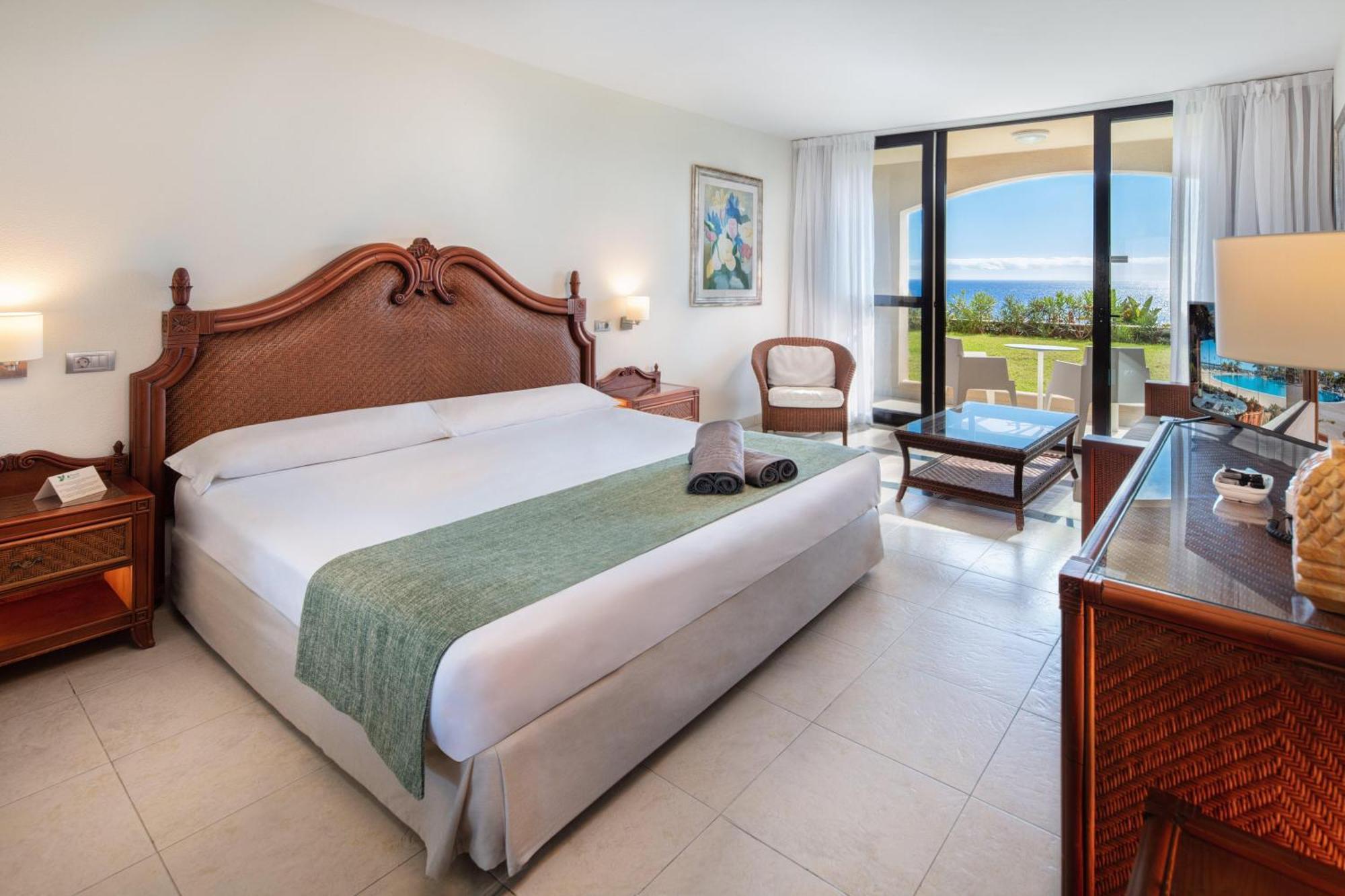 Superior Family Room,1431792142:JPEG