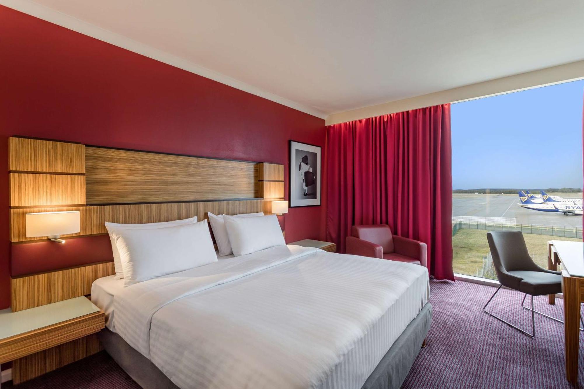 Superior Room Runway View