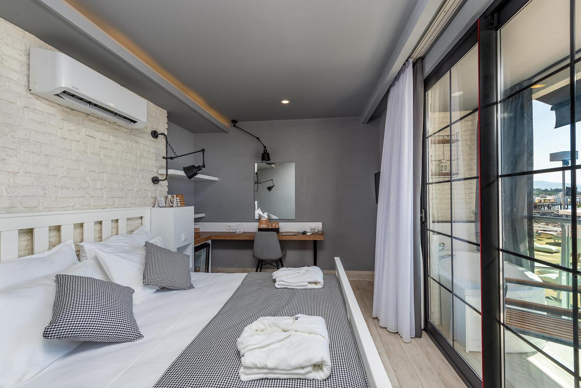 Premium Beachfront Room-Adult Only 16