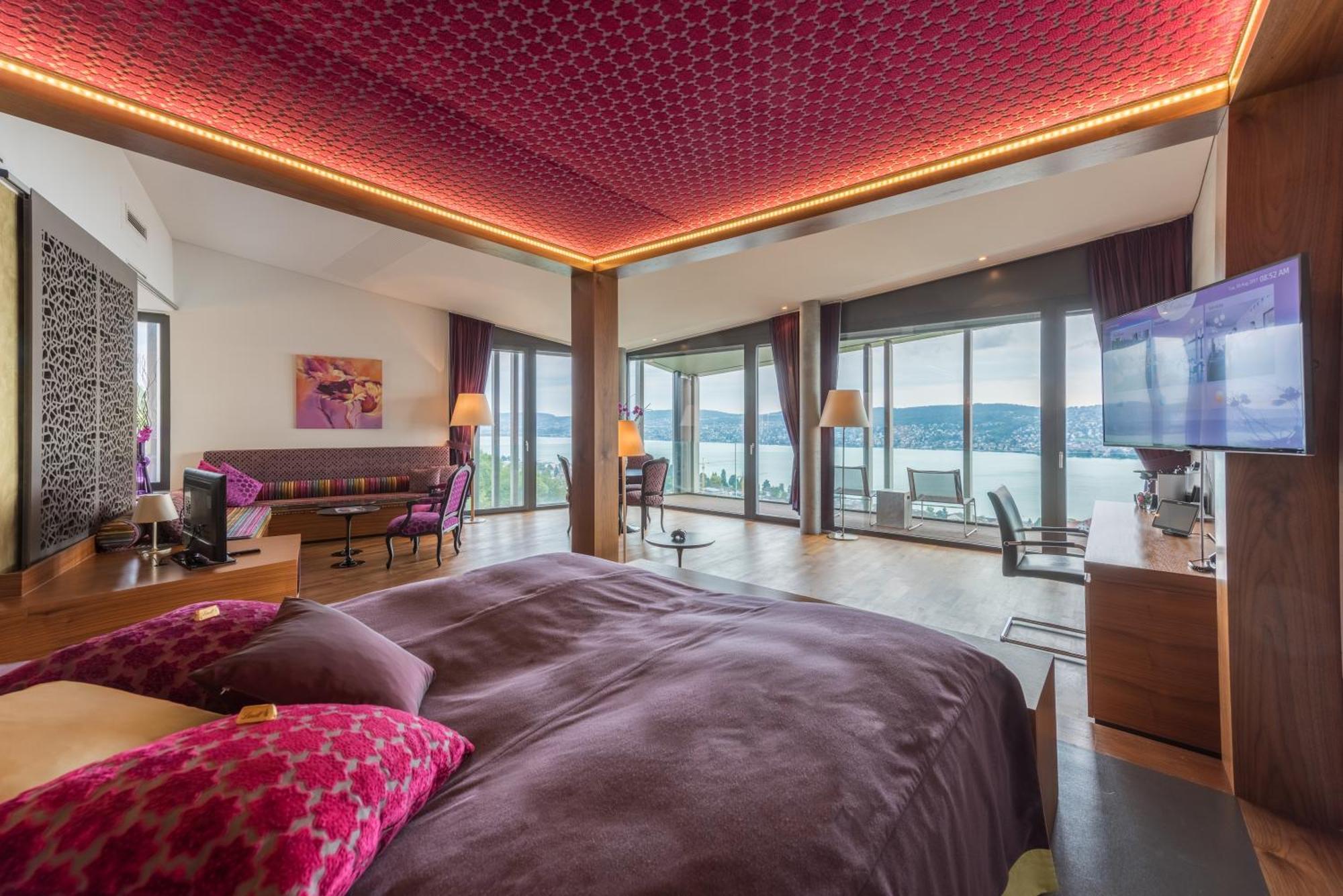 Penthouse Loft with Spa and Lake View,1434059143:JPEG